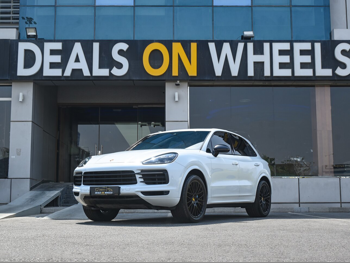 Porsche  Cayenne  2018  Automatic  85,000 Km  6 Cylinder  All Wheel Drive (AWD)  SUV  White