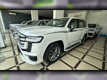 تويوتا  لاند كروزر  في اكس  2025  اوتوماتيك  0 كم  6 سلندر  دفع رباعي  اس يو في  أبيض  تحت الضمان