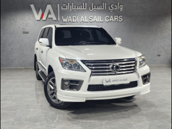 Lexus  LX  570 S  2014  Automatic  109,000 Km  8 Cylinder  Four Wheel Drive (4WD)  SUV  White