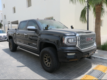 جي ام سي  سييرا  دينالي  2016  اوتوماتيك  214,000 كم  8 سلندر  دفع رباعي  بيكب  أسود