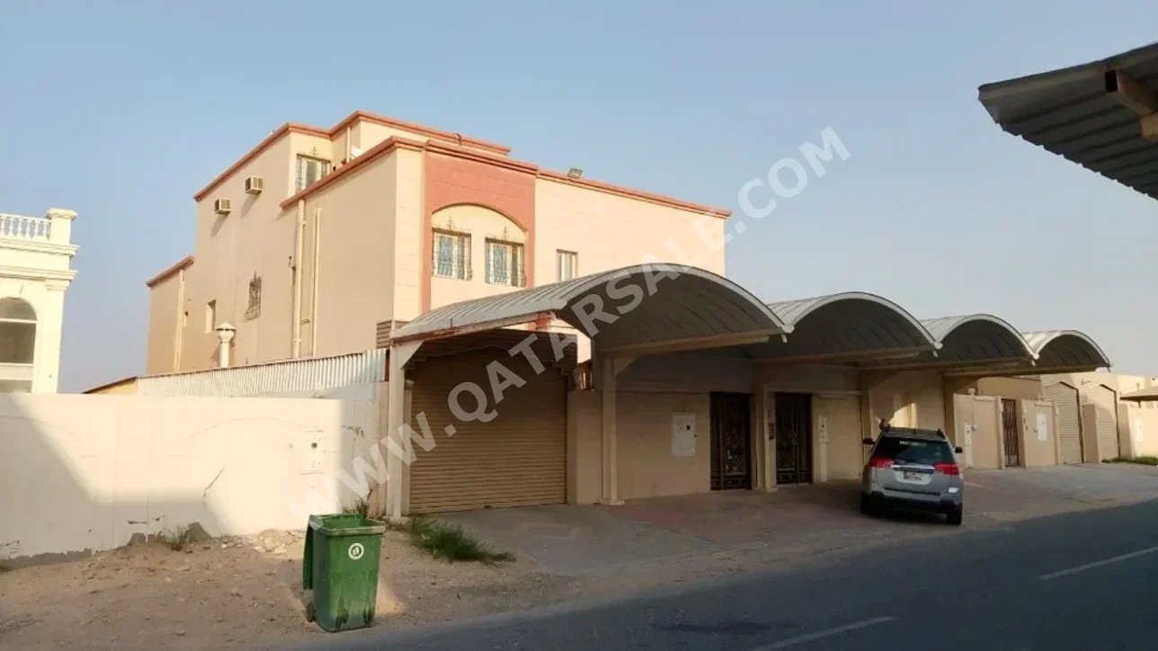Family Residential  - Not Furnished  - Umm Salal  - 6 Bedrooms
