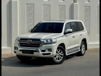 Toyota  Land Cruiser  GXR  2019  Automatic  110,000 Km  8 Cylinder  Four Wheel Drive (4WD)  SUV  White