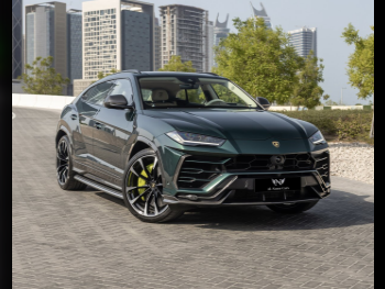 لمبرجيني  اوروس  2021  اوتوماتيك  16,000 كم  8 سلندر  دفع رباعي  اس يو في  أخضر