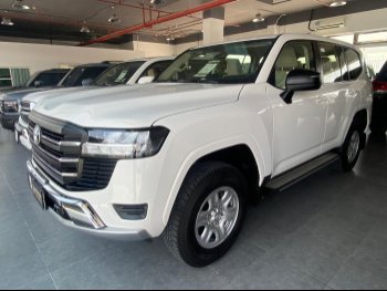 تويوتا  لاند كروزر  جي اكس  2022  اوتوماتيك  78,000 كم  6 سلندر  دفع رباعي  اس يو في  أبيض