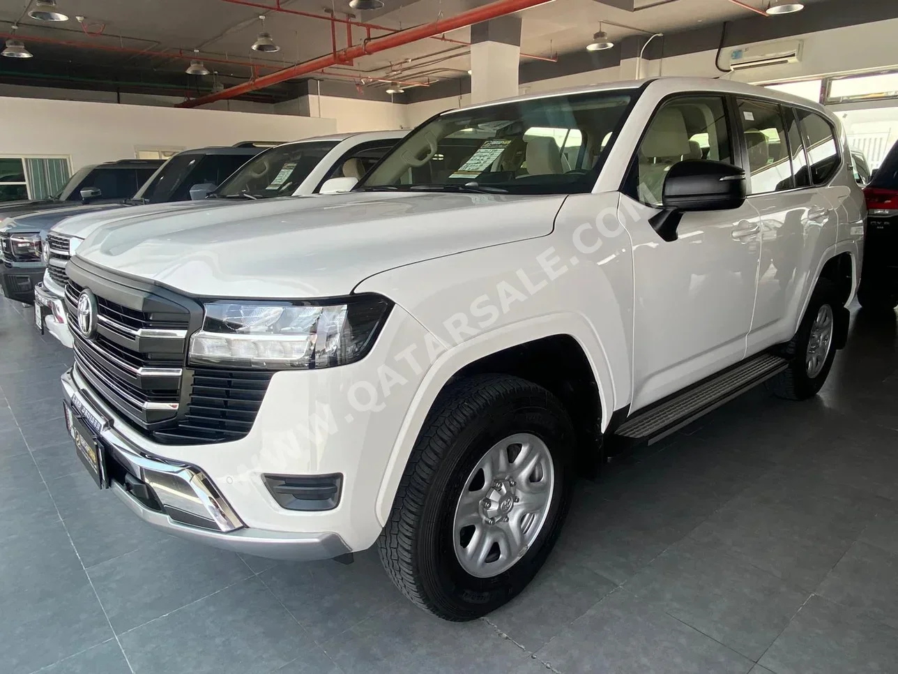 تويوتا  لاند كروزر  جي اكس  2022  اوتوماتيك  78,000 كم  6 سلندر  دفع رباعي  اس يو في  أبيض