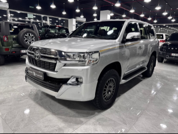 تويوتا  لاند كروزر  في اكس أس  2016  اوتوماتيك  225,000 كم  8 سلندر  دفع رباعي  اس يو في  فضي