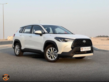 تويوتا  كورولا  كروس هايبرد  2025  اوتوماتيك  0 كم  4 سلندر  سحب امامي  اس يو في  أبيض  تحت الضمان