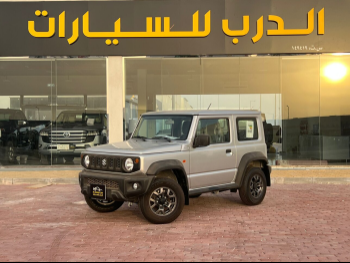 سوزوكي  جمني  2025  عادي  0 كم  4 سلندر  دفع رباعي  اس يو في  فضي  تحت الضمان