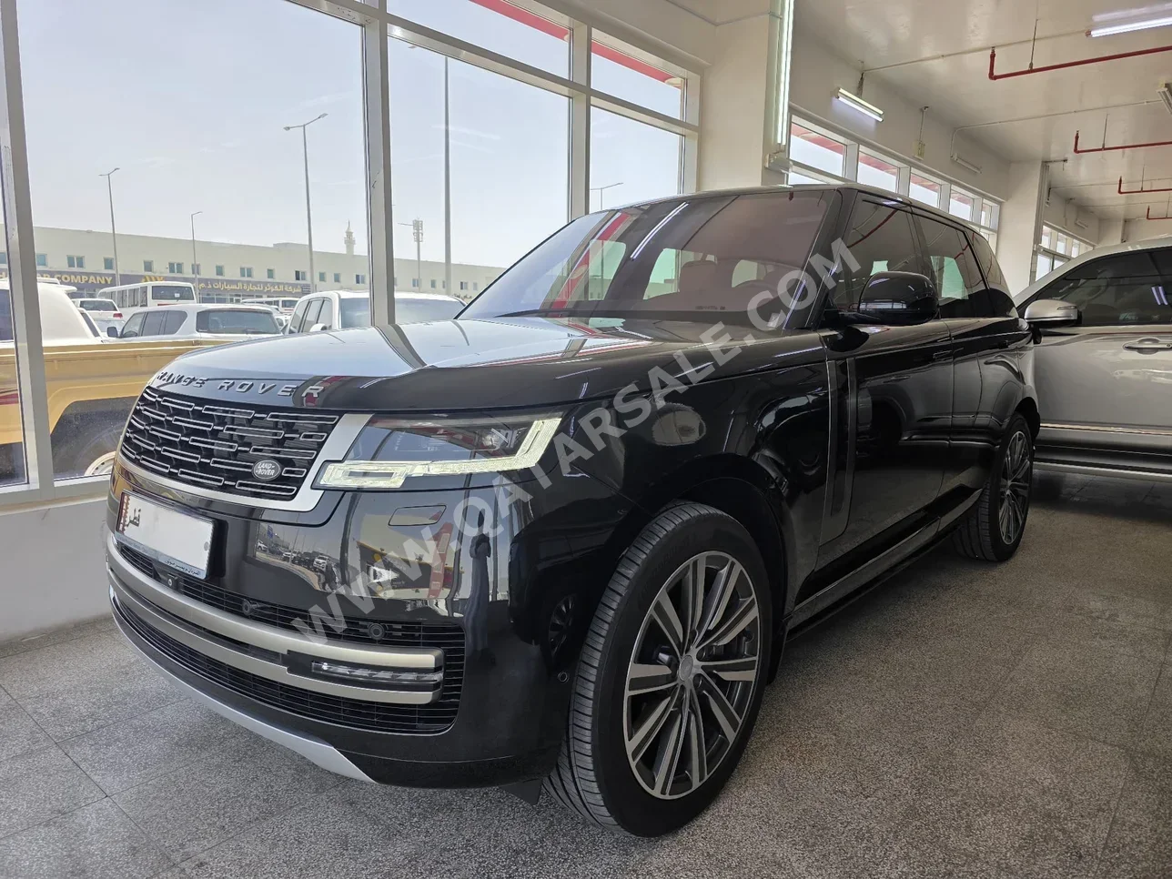 لاند روفر  رنج روفر  فوج اتش اس اي  2022  اوتوماتيك  5,000 كم  8 سلندر  دفع رباعي  اس يو في  أسود  تحت الضمان