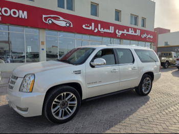 كاديلاك  اسكيليد  اي اس في  2013  اوتوماتيك  173,000 كم  8 سلندر  دفع رباعي  اس يو في  أبيض