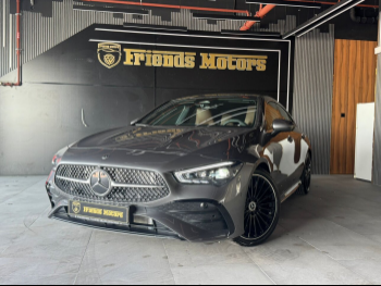 مرسيدس - بنز  سي ال ايه  200  2025  اوتوماتيك  0 كم  4 سلندر  دفع خلفي  سيدان  رمادي  تحت الضمان