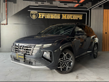 هيونداي  تكسن  ان لاين  2024  اوتوماتيك  20,000 كم  4 سلندر  دفع رباعي  اس يو في  رمادي  تحت الضمان