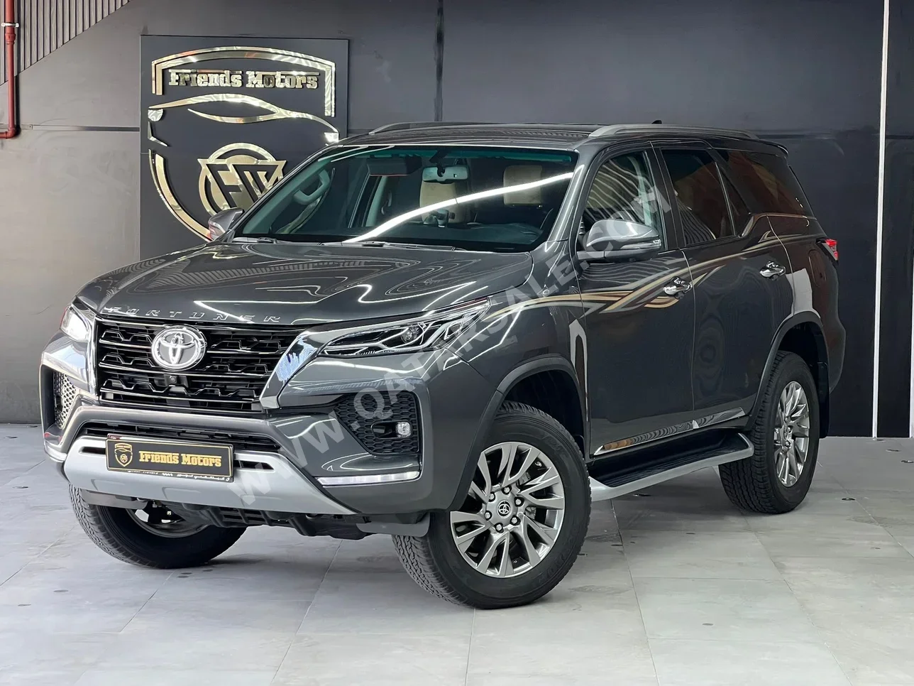 Toyota  Fortuner  SR5  2024  Automatic  17,000 Km  6 Cylinder  Four Wheel Drive (4WD)  SUV  Gray  With Warranty