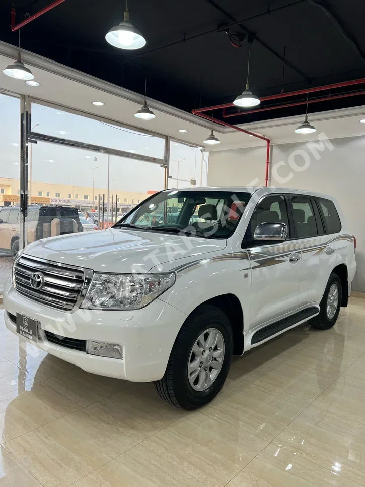 تويوتا  لاند كروزر  في اكس أس  2008  اوتوماتيك  420,000 كم  8 سلندر  دفع رباعي  اس يو في  أبيض