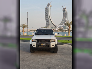 تويوتا  برادو  4 سلندر  إس يو في 4 في 4  أبيض  2025