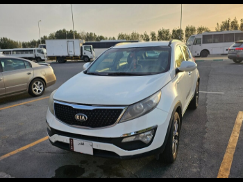 كيا  سبورتج  2015  اوتوماتيك  350,000 كم  4 سلندر  دفع كلي مستمر  اس يو في  أبيض