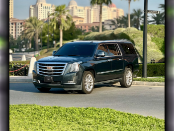 كاديلاك  اسكيليد  2019  اوتوماتيك  110,000 كم  8 سلندر  دفع رباعي  اس يو في  أخضر