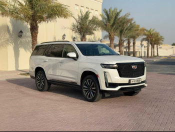 كاديلاك  اسكيليد  600  2021  اوتوماتيك  62,000 كم  8 سلندر  دفع رباعي  اس يو في  أبيض لؤلؤي