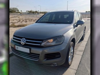 Volkswagen  Touareg  2014  Automatic  136,000 Km  6 Cylinder  All Wheel Drive (AWD)  SUV  Gray