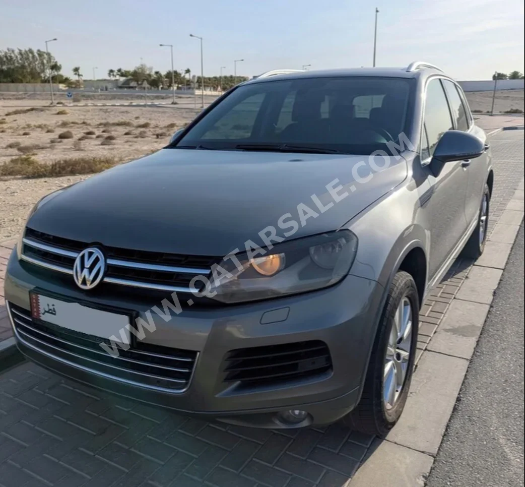 Volkswagen  Touareg  2014  Automatic  136,000 Km  6 Cylinder  All Wheel Drive (AWD)  SUV  Gray