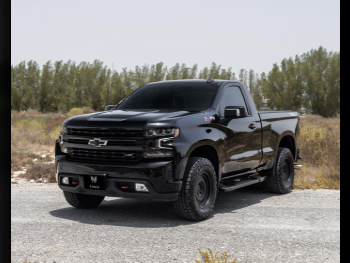 Chevrolet  Silverado  Trail Boss  2022  Automatic  53,000 Km  8 Cylinder  Four Wheel Drive (4WD)  Pick Up  Black  With Warranty