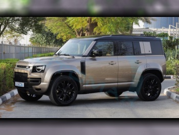 Land Rover  Defender  Octa  2025  Automatic  9 Km  8 Cylinder  All Wheel Drive (AWD)  SUV  Gold  With Warranty