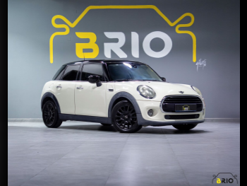 Mini  Cooper  2020  Automatic  77,000 Km  4 Cylinder  Front Wheel Drive (FWD)  Hatchback  White