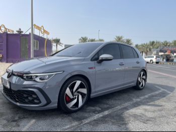 فوكس واغن  غولف  جي تي اي  2022  اوتوماتيك  77,500 كم  4 سلندر  سحب امامي  هاتشباك  رمادي