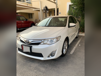 تويوتا  كامري  جي ال اكس  2015  اوتوماتيك  153,000 كم  4 سلندر  سحب امامي  سيدان  أبيض