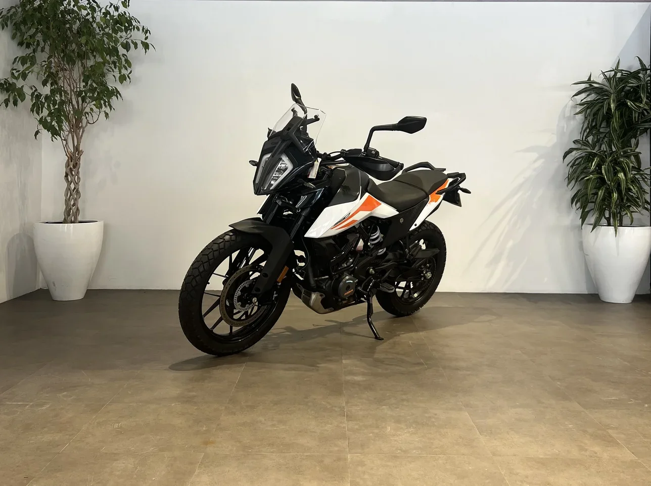 كيه تي ام  390 ادفنتشر -  2021 - اللون اسود