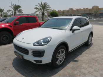 Porsche  Cayenne  2016  Automatic  140,000 Km  6 Cylinder  Four Wheel Drive (4WD)  SUV  White