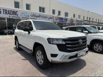 تويوتا  لاند كروزر  جي اكس  2024  اوتوماتيك  28,000 كم  6 سلندر  دفع رباعي  اس يو في  أبيض  تحت الضمان