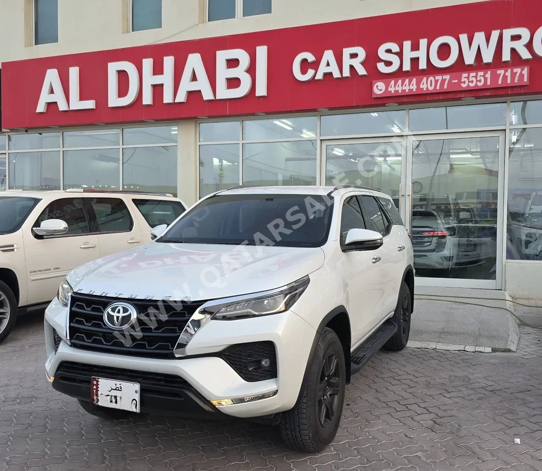 Toyota  Fortuner  2023  Automatic  19,000 Km  4 Cylinder  Four Wheel Drive (4WD)  SUV  White  With Warranty