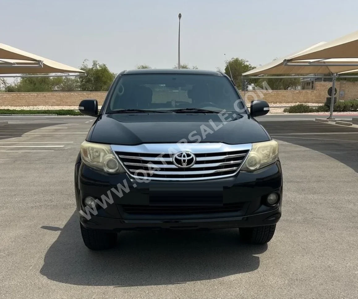 تويوتا  فورشنر  اس ار 5  2012  اوتوماتيك  262,000 كم  4 سلندر  دفع رباعي  اس يو في  أسود