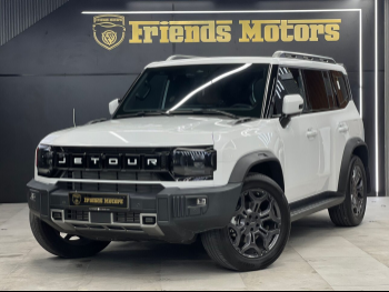 جيتور  تي 2  لكجري  2025  اوتوماتيك  7,000 كم  4 سلندر  دفع رباعي  اس يو في  أبيض  تحت الضمان