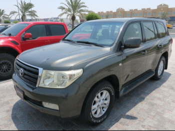 تويوتا  لاند كروزر  جي اكس ار  2011  اوتوماتيك  43,000 كم  6 سلندر  دفع رباعي  اس يو في  أخضر