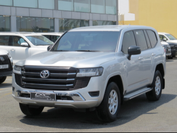 تويوتا  لاند كروزر  جي اكس  2024  اوتوماتيك  24,000 كم  6 سلندر  دفع رباعي  اس يو في  فضي  تحت الضمان