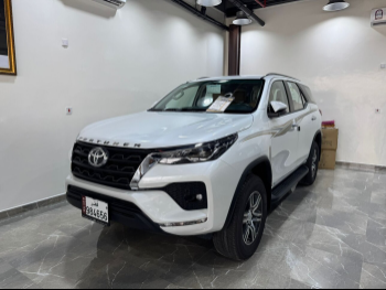 Toyota  Fortuner  2024  Automatic  0 Km  6 Cylinder  Four Wheel Drive (4WD)  SUV  White  With Warranty