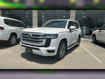 تويوتا  لاند كروزر  جي اكس ار توين توربو  2025  اوتوماتيك  0 كم  6 سلندر  دفع رباعي  اس يو في  أبيض  تحت الضمان