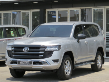 تويوتا  لاند كروزر  جي اكس  2024  اوتوماتيك  23,000 كم  6 سلندر  دفع رباعي  اس يو في  أبيض  تحت الضمان