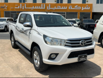 Toyota  Hilux  SR5  2017  Automatic  56,000 Km  4 Cylinder  Four Wheel Drive (4WD)  Pick Up  White
