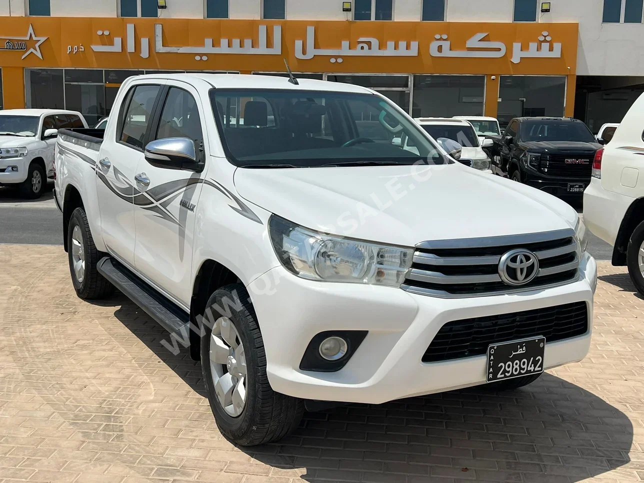 Toyota  Hilux  SR5  2017  Automatic  56,000 Km  4 Cylinder  Four Wheel Drive (4WD)  Pick Up  White