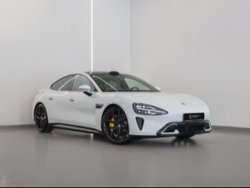 Xiaomi  SU7  Max  2025  Automatic  250 Km  0 Cylinder  All Wheel Drive (AWD)  Sedan  White