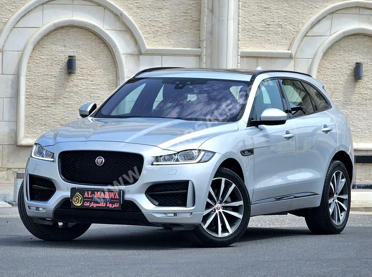 جاكوار  اف - بيس  2017  اوتوماتيك  74,000 كم  6 سلندر  دفع رباعي  اس يو في  فضي