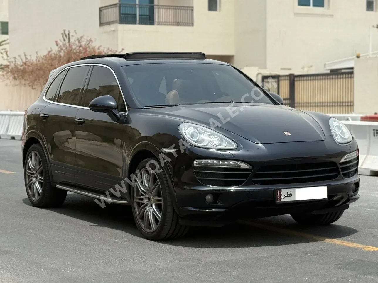 بورش  كيان  اس  2013  اوتوماتيك  178,000 كم  8 سلندر  دفع رباعي  اس يو في  أسود