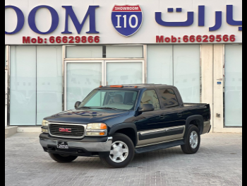 GMC  Suburban  2005  Automatic  48,000 Km  8 Cylinder  Four Wheel Drive (4WD)  Pick Up  Dark Blue