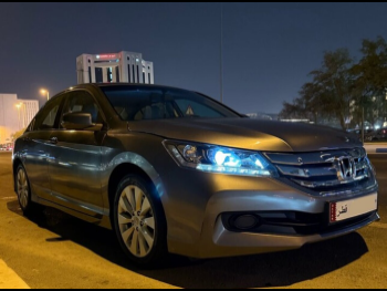 Honda  Accord  2016  Automatic  145,000 Km  4 Cylinder  Front Wheel Drive (FWD)  Sedan  Gray