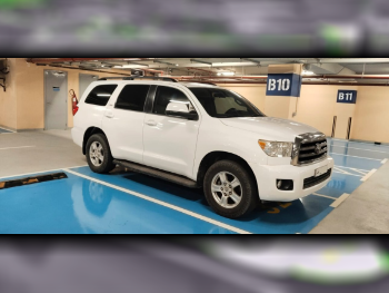 Toyota  Sequoia  2014  Automatic  302,800 Km  8 Cylinder  Four Wheel Drive (4WD)  SUV  White