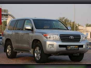 تويوتا  لاند كروزر  جي اكس  2013  اوتوماتيك  361,000 كم  6 سلندر  دفع رباعي  اس يو في  فضي