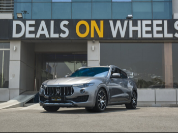 مزاراتي  ليفانت  اس  2017  اوتوماتيك  100,000 كم  6 سلندر  دفع كلي مستمر  اس يو في  رمادي